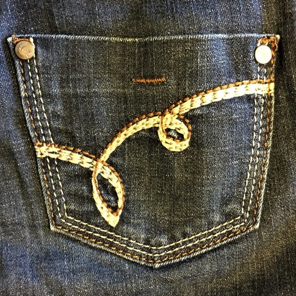 L.E.I. "Sophia Hiphugger Flair" Jeans  |  Size 3 - Picture 10 of 14